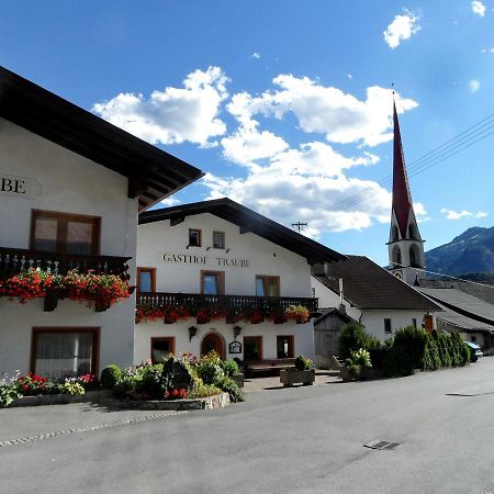 Gasthof Pension Traube Karres Exterior photo