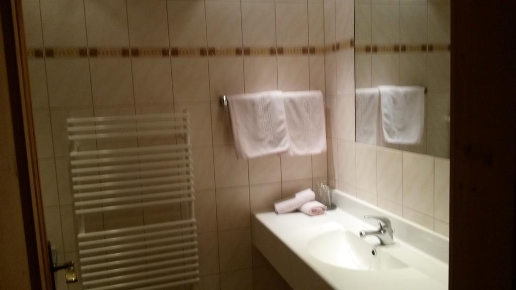 Gasthof Pension Traube Karres Room photo