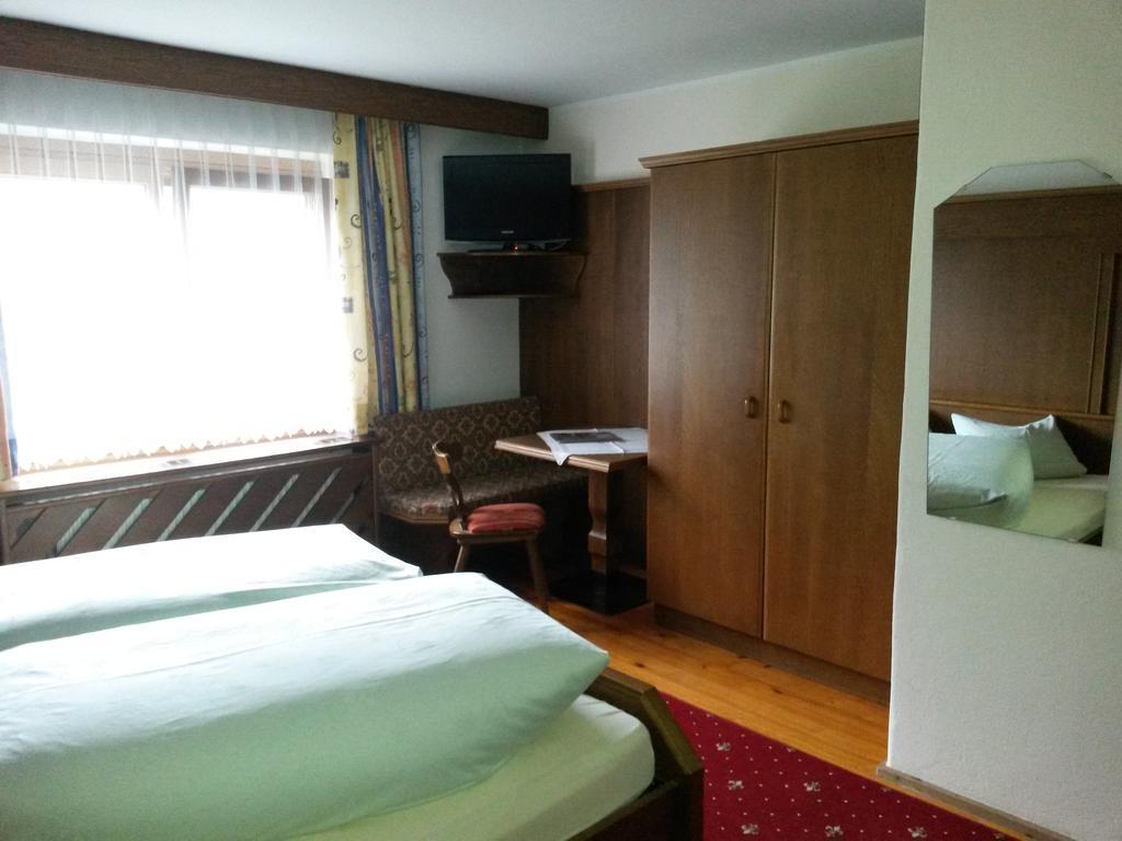 Gasthof Pension Traube Karres Room photo