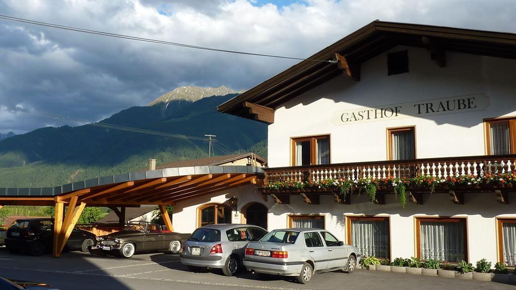 Gasthof Pension Traube Karres Exterior photo