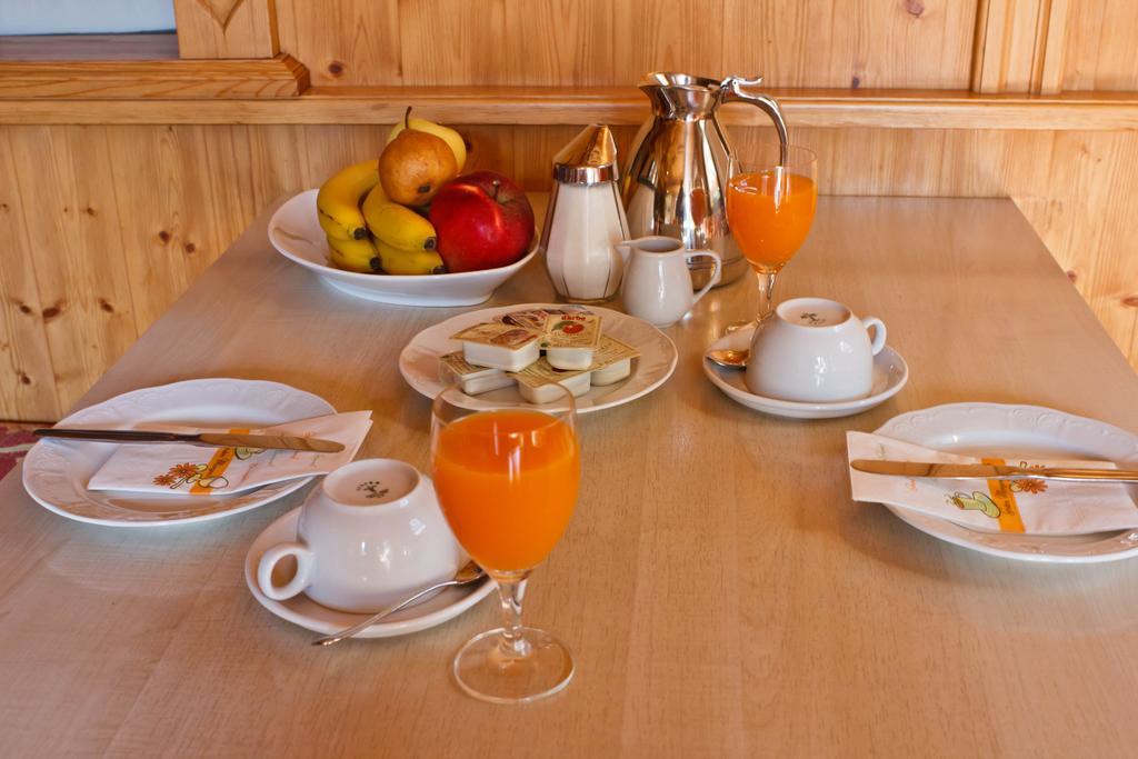 Gasthof Pension Traube Karres Room photo