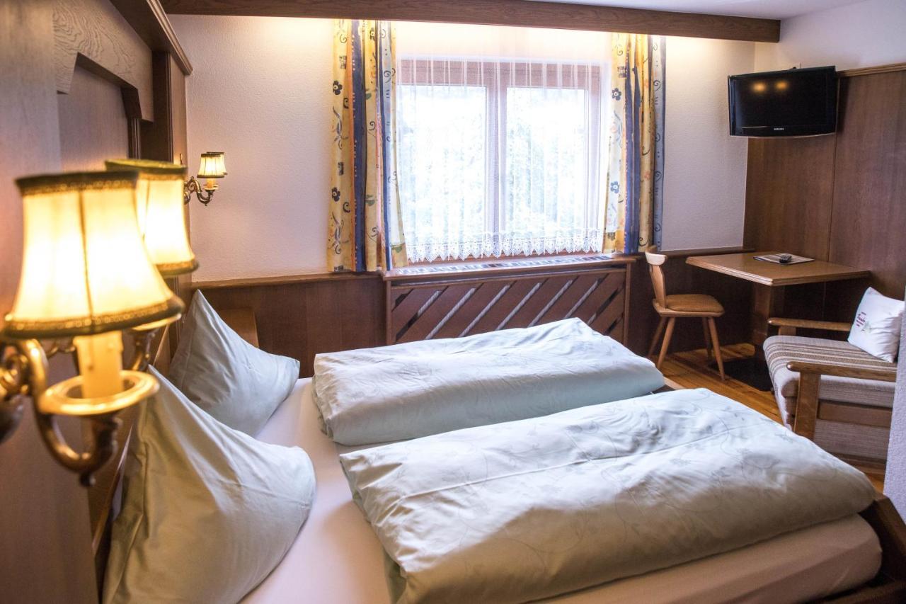 Gasthof Pension Traube Karres Exterior photo