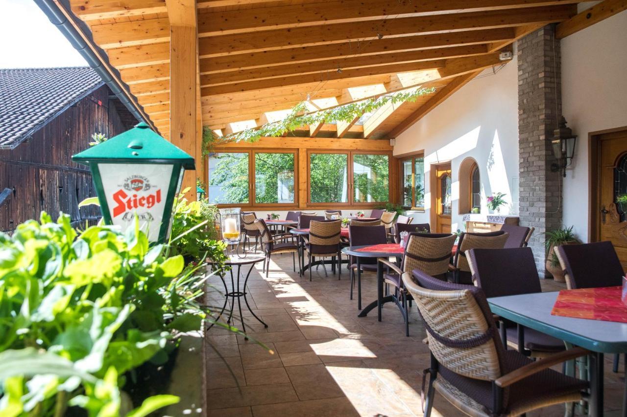 Gasthof Pension Traube Karres Exterior photo