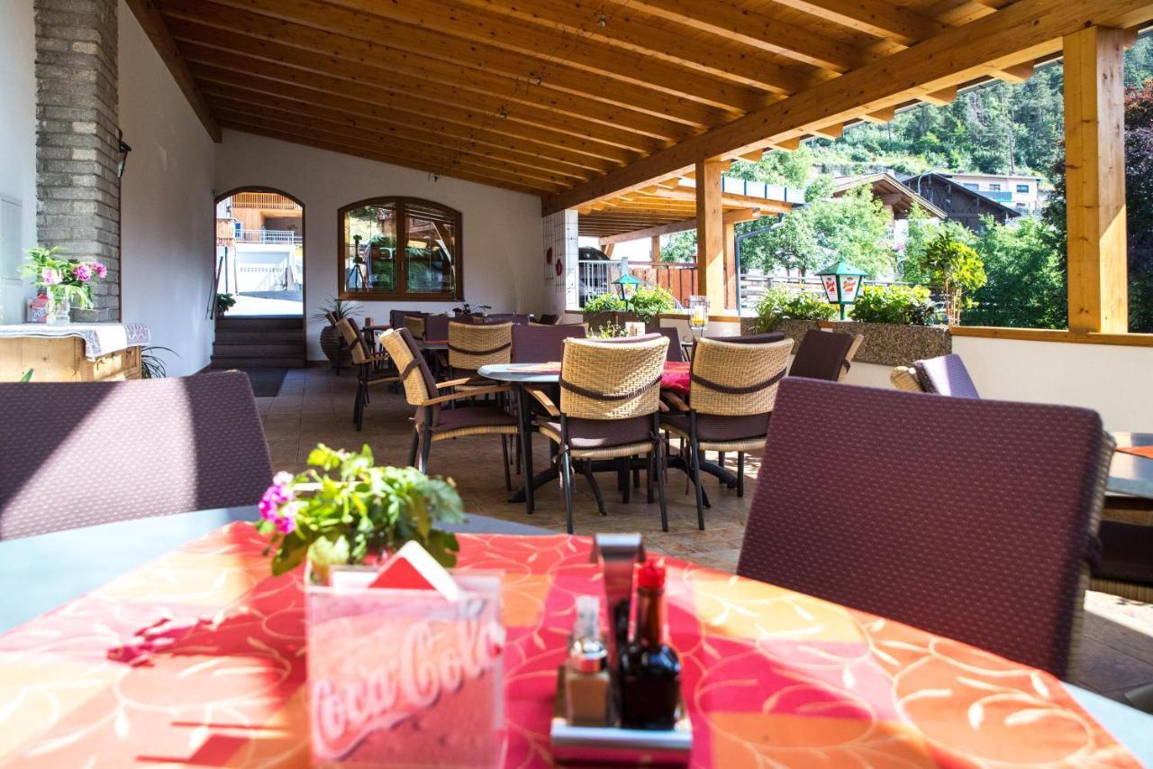 Gasthof Pension Traube Karres Exterior photo