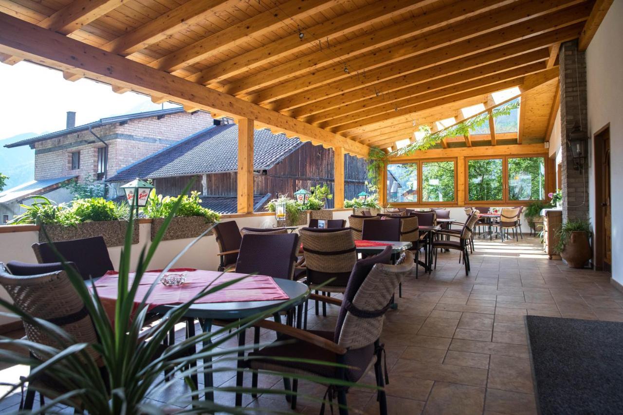 Gasthof Pension Traube Karres Exterior photo